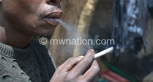 Malawian_smoking