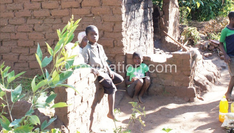 Poverty_malawi_children