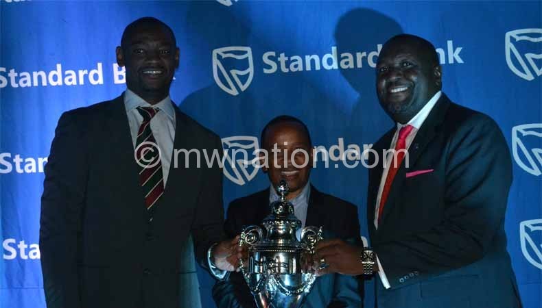 Blantyre City Mayor Noel Chalamanda (C) hands over the Standard Bank trophy