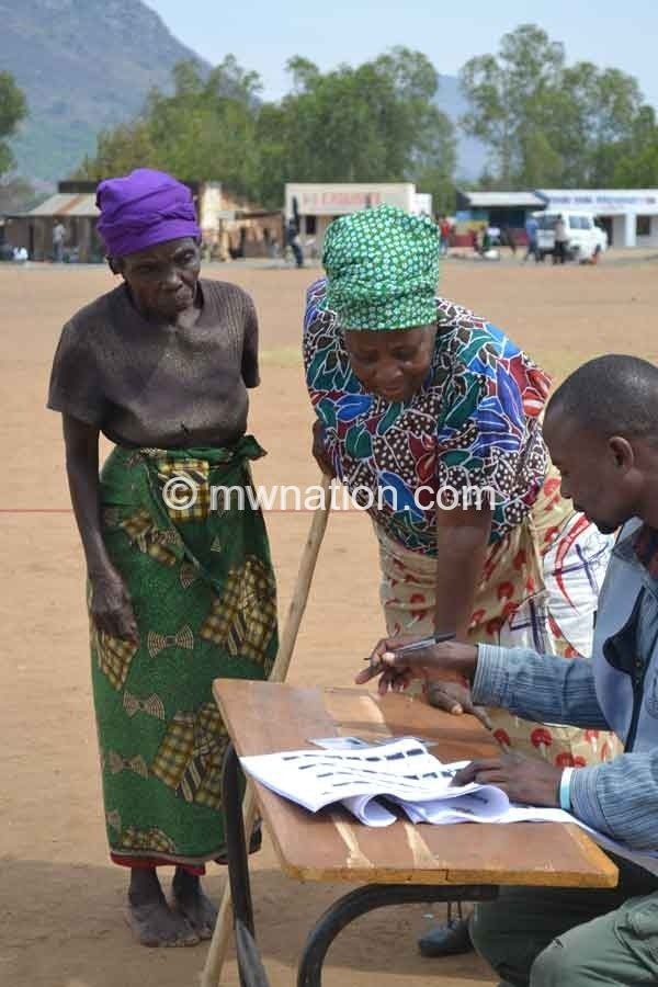 Old women voting