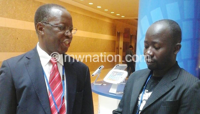 Journalist Dumbani Mzale (R) interviewing Chuka