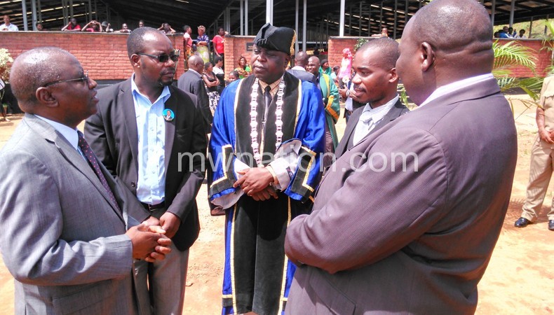 Gowelo (L) confers with MCC officials and Mzuzu deputy mayor 