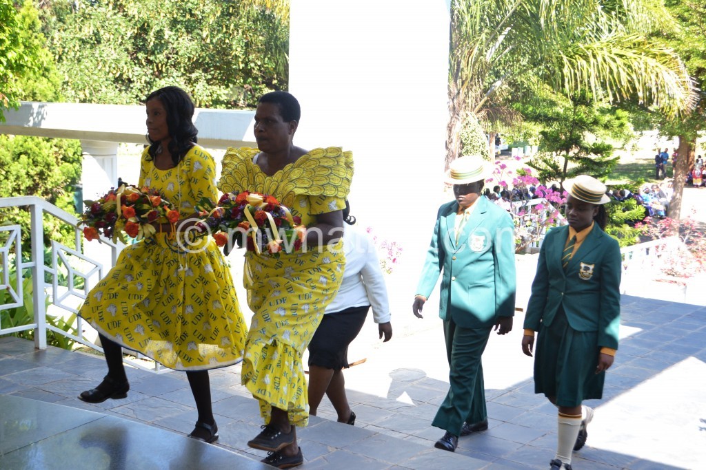 UDF women lead Kamuzu Academy students to lay their wreaths at the tombstone