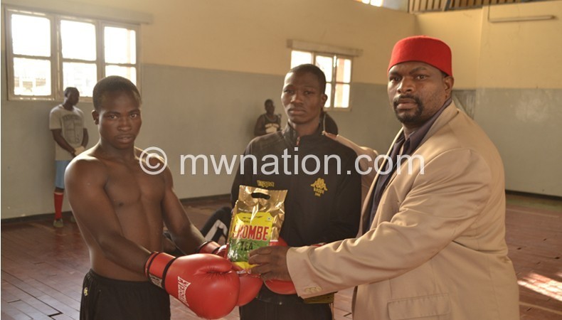 Chitenje (R) with the boxers as they finalised their preparations