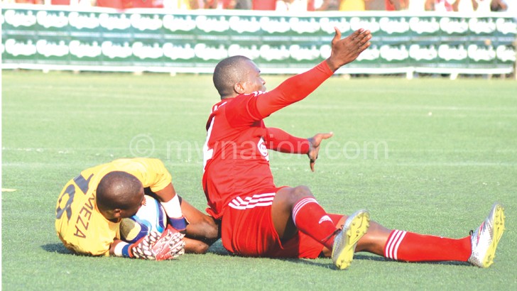 Penalty for Bullets after Blessings Kameza (L) fouled Chiukepo Msowoya