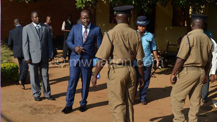Mphwiyo (C) at a previous court appearance