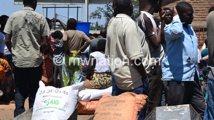 Beneficiaries queue for fertiliser during the previous season