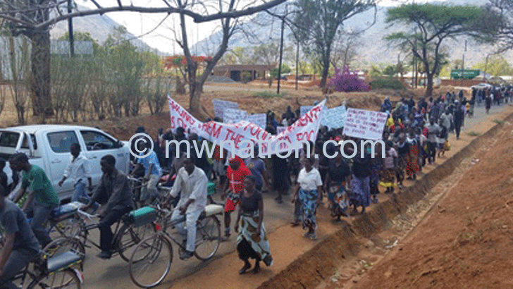 Rumphi residents march against poor health delivery service following squeeze 