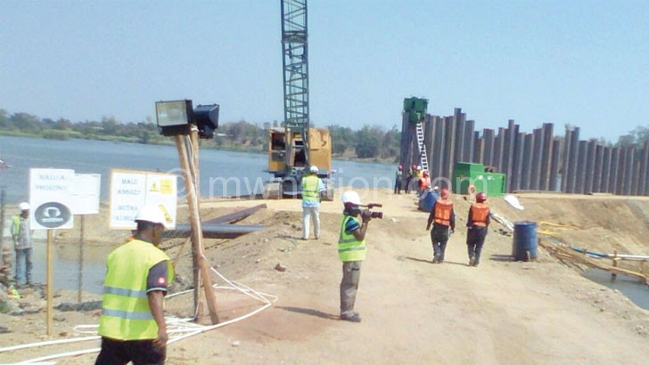Construction works at the barrage in Liwonde 