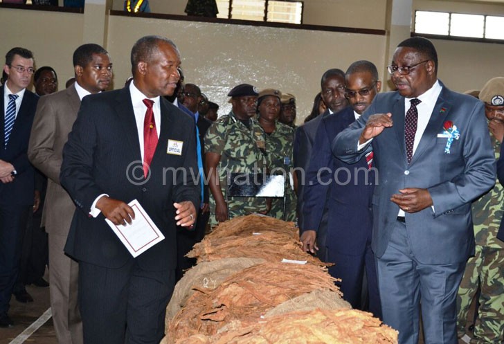 TCC officials brief Mutharika at Chinkhoma Floors in Kasungu