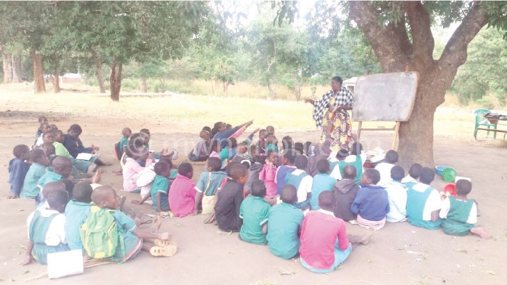 Pupils learn under a tree at Mtunthama Primary School
