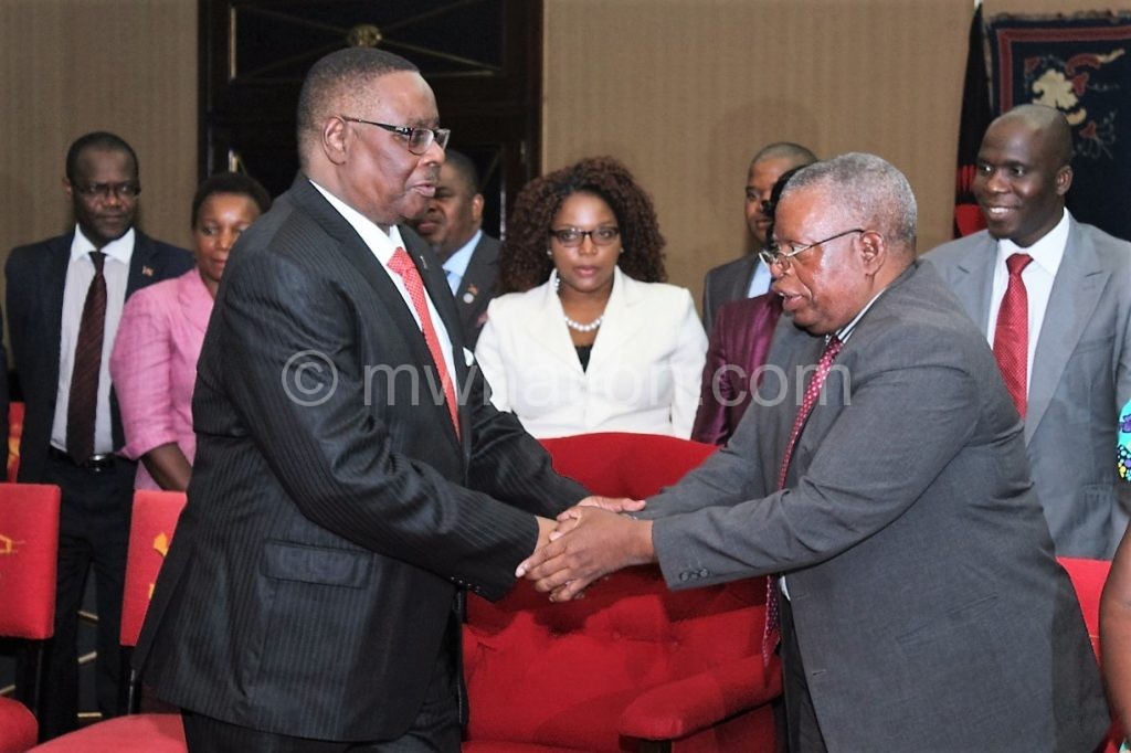 Mutharika shakes hands with Nanthambwe after ther meeting