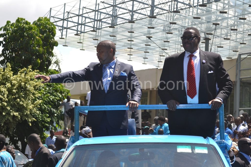 Both complied: President Peter Mutharika (R) and his second-in-command Chilima