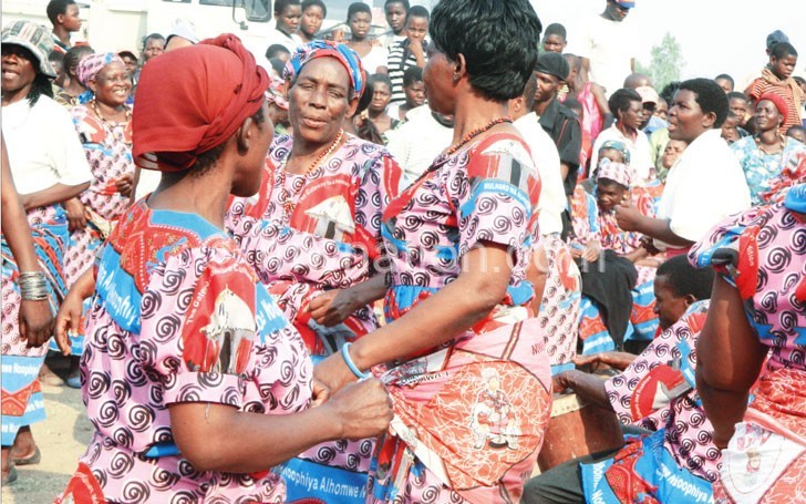 All set for Mulhako: Women dance at previous function 