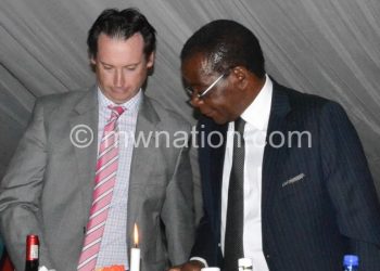 Mbendera confering with British High Commissioner Michael Nevin