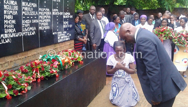 Deputy of Minister of Defence Jappie Mhango paying respect to the fallen heroes in  Nkhata  Bay on March 3 2015