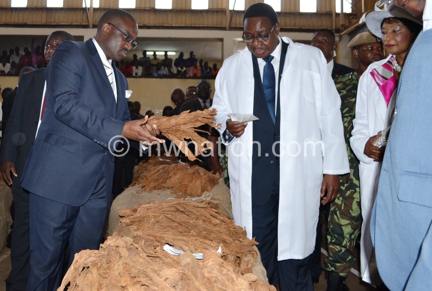 Mutharika (L) captured at this year's opening of the tobacco marketing season in Kanengo, Lilongwe