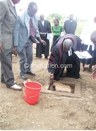 Kadawati lays the foundation stone