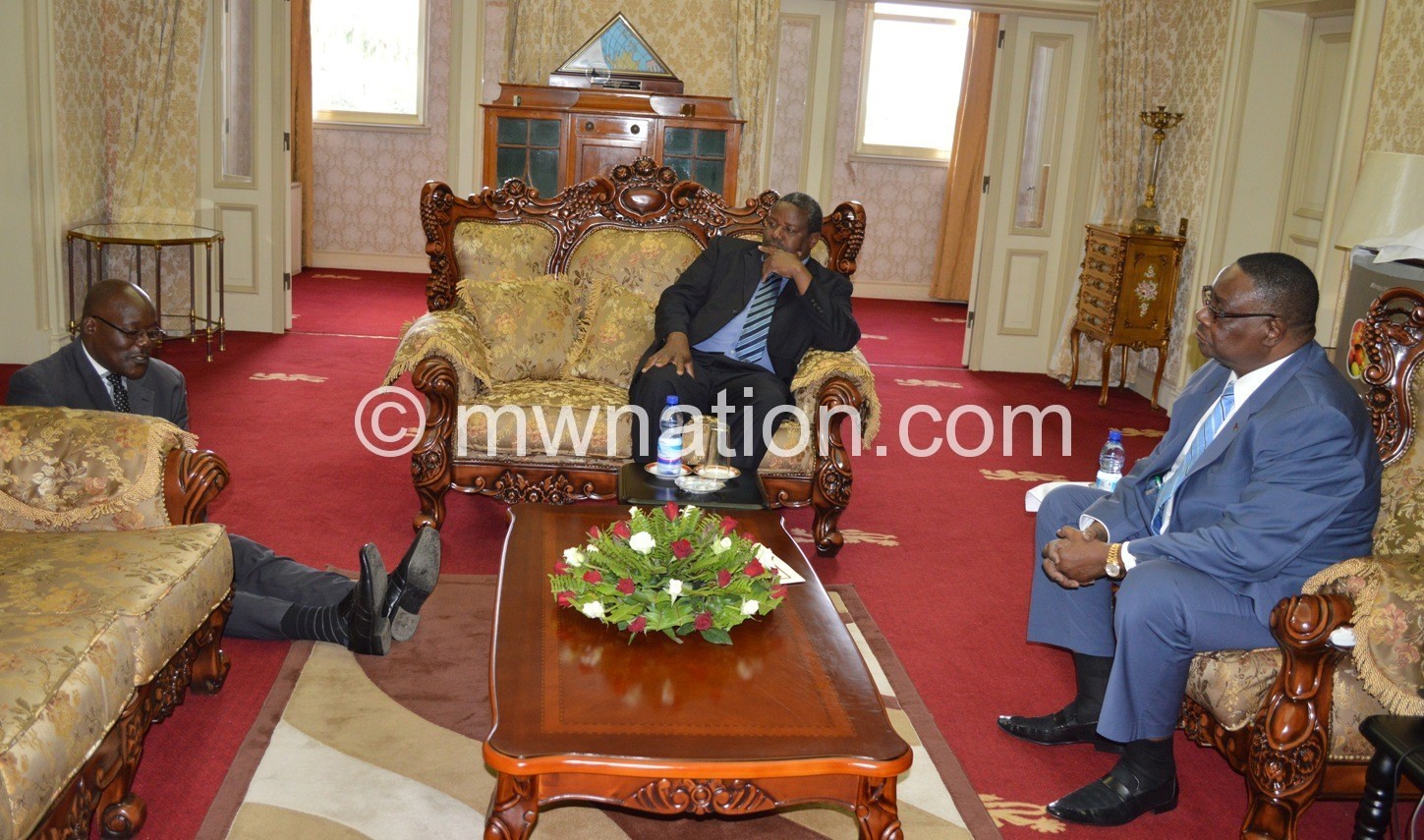 Senior Chief Lukwa sits on the floor as he addresses Kalonga Gawa Undi and President Peter Mutharika at State House