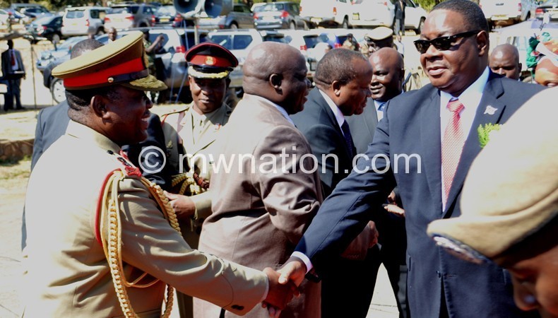 Maulana welcoming the President to Kamuzu Barracks
