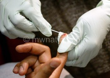 Voluntary testing reduces 
the spread of Aids