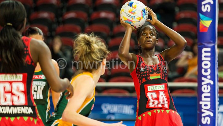 Queens (in black) and South Africa in action during the 2015 Diamonds Challenge