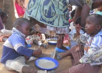 Children eating porridge at the centre