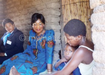 Mutharika chats with Thandizo and his mother on New Year’s Day
