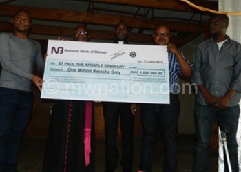 Howahowa (L) and Baluwa (2ndR) presents  a dummy cheque