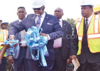 Mutharika cuts the ribbon during the commissioning of 55MW gensets in Blantyre