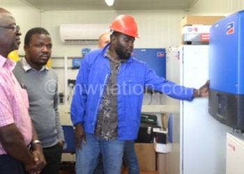 Beehive’s senior electrician Bob Kayange briefs  Nkata and Responsible Safari’s head of sales and operations deputy manager Innocent Kaliati