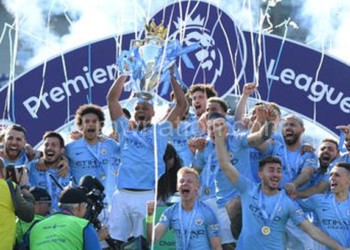 Manchester City hoists the EPL trophy
