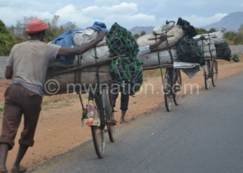 Villagers smuggling charcoal to the city freely