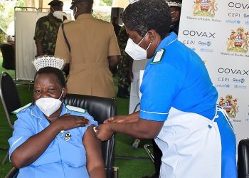 A nurse gets vaccinated to stay safe from Covid-19