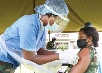 Thousands of Malawians have been thronging vaccination centres amid fears that the vaccines will run outresources to buy vaccines against the disease
