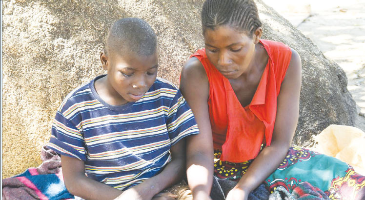 Displaced community shakes off cholera fear