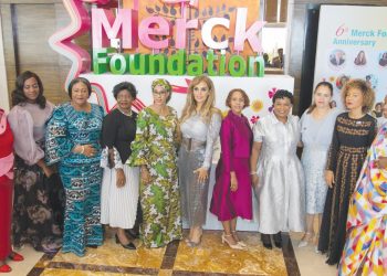 African first ladies pose with Kelej (c) in India