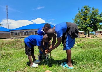 Kiwe learners wash their hands to beat disease outbreaks
